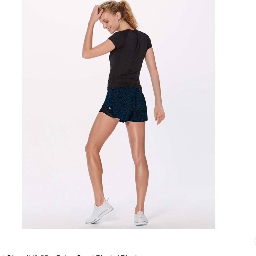 Lululemon Hotty hot short size 4! Brand new